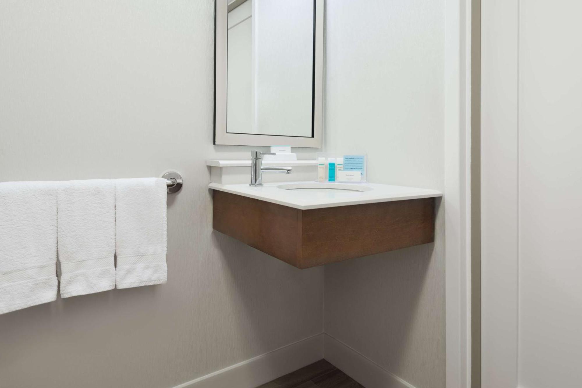 Hampton Inn Boston / Marlborough Extérieur photo